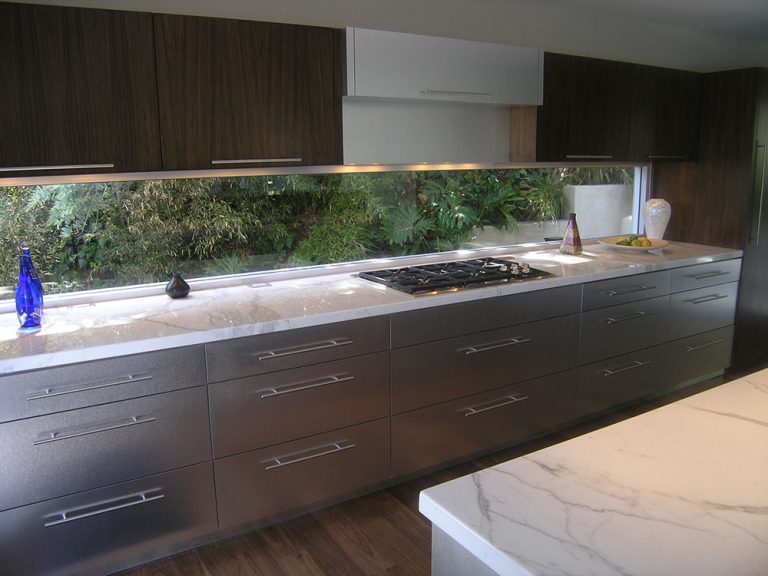 galley-kitchen-modern-3